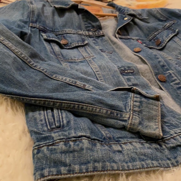 Levi’s Ladies Trucker Style Jean Jacket - Picture 6 of 12